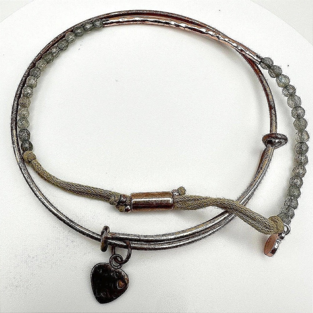 VTG‎ Silver Tone Expandable Wire Bangle Bracelet Layered Cord Bead Heart Charm